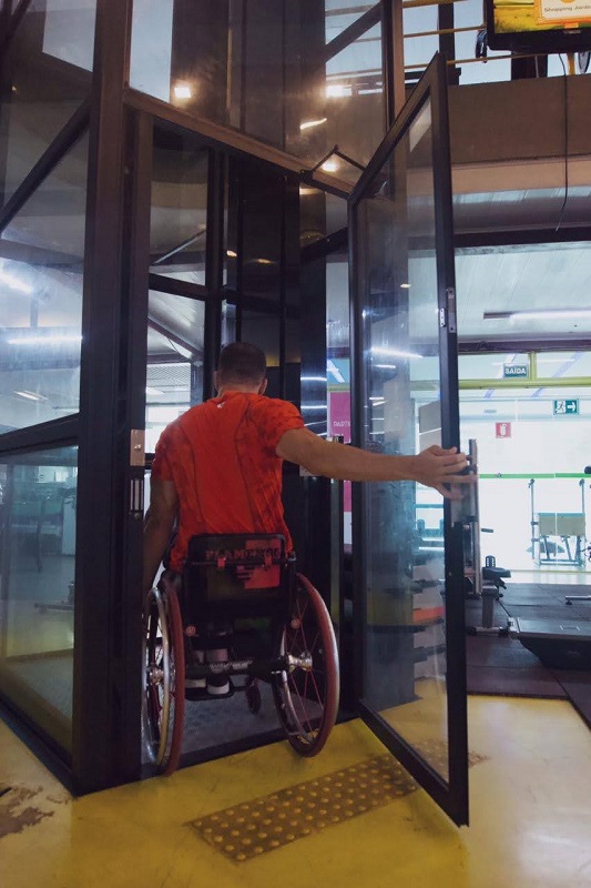 Plataforma elevatória elevador para cadeirante deficiente